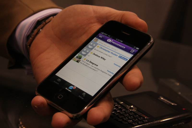Illustration for article titled New WinMo and iPhone Apps Give You Palm Pre-Like Social Media Synergy